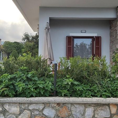 Light Blue House 3 Apartments Poúlithra 외부 사진