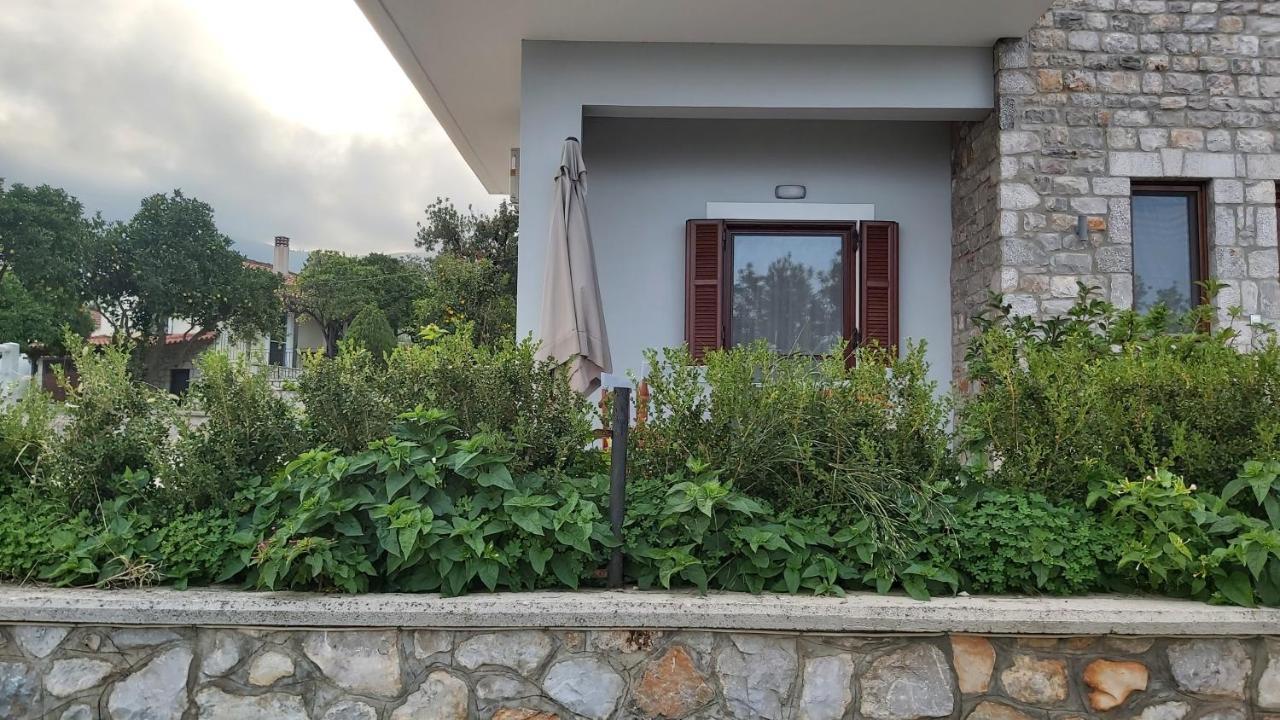 Light Blue House 3 Apartments Poúlithra 외부 사진
