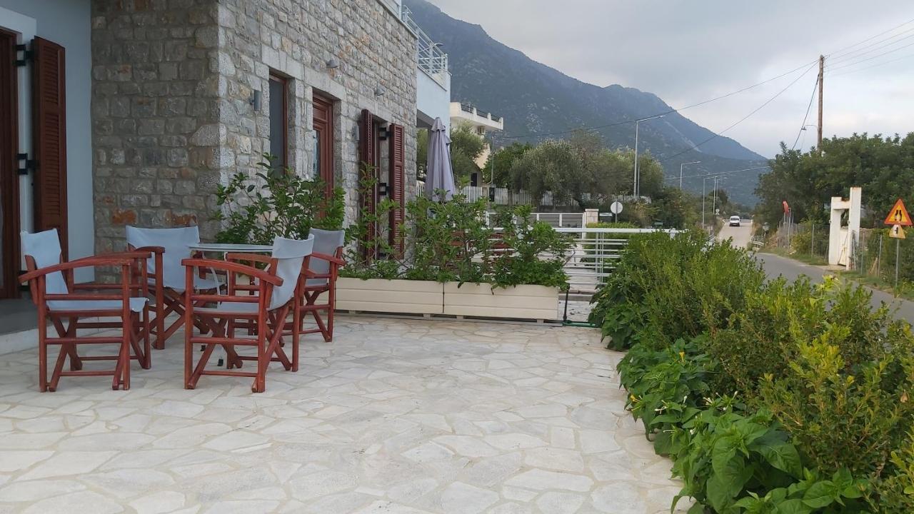 Light Blue House 3 Apartments Poúlithra 외부 사진