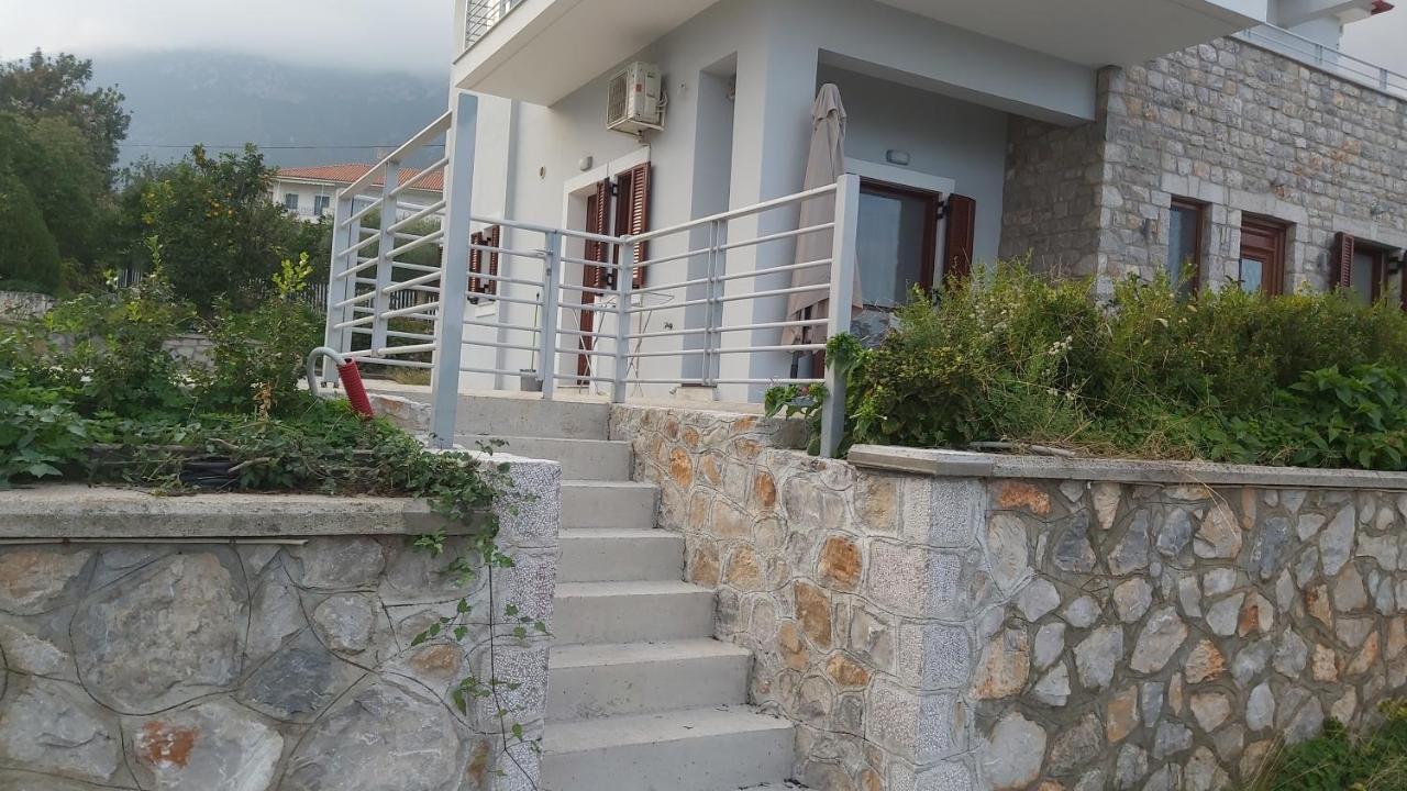 Light Blue House 3 Apartments Poúlithra 외부 사진