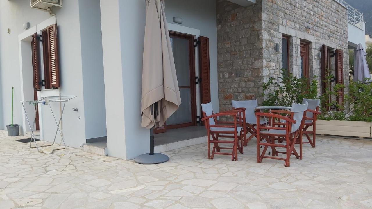 Light Blue House 3 Apartments Poúlithra 외부 사진