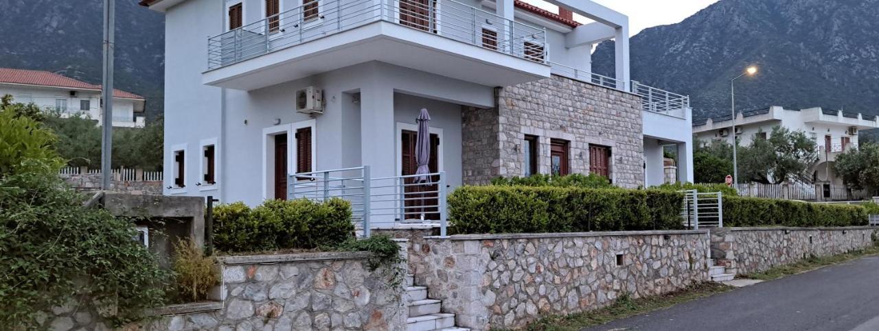 Light Blue House 3 Apartments Poúlithra 외부 사진